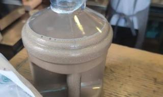 入秋第一杯奶茶图片