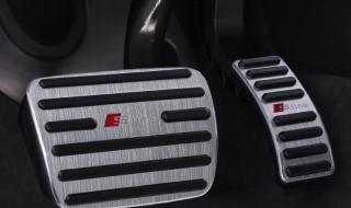 奥迪A6脚踏板怎么拆